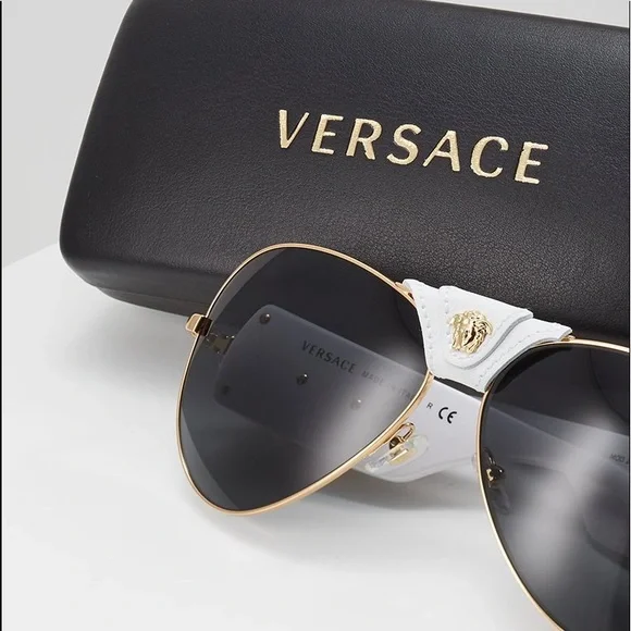 💢SOLD OUT AT SHIOPBEGIZBTQ💢VERSACE 🆑Special Deals Designer Merchandise- - Picture 14 of 16